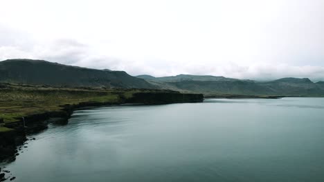 Cliffs-and-lake-in-Krysuvik,-Iceland,-Slow-motion-drone-shot
