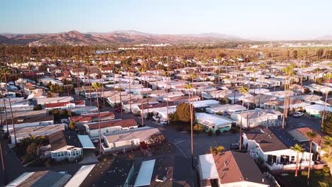 Antena-Sobre-La-Expansión-Suburbana-Del-Sur-De-California-Y-Condominios-Cerca-De-Ventura-California-2