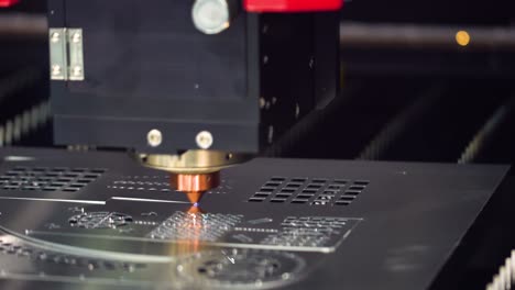 corte láser cnc de metal, tecnología industrial moderna.