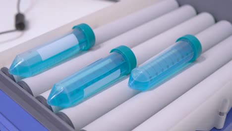 mezclador de tubos para mezclar, mezclar muestras biológicas en frascos de plástico
