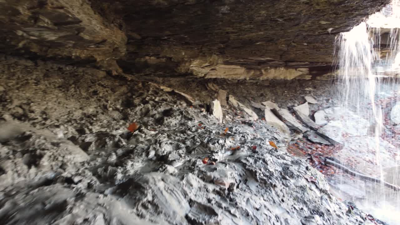 カナダのオンタリオ州アーコナ近くのオースブル・リバー・バレーとミステリー・フォールズ・トレイルのクローズアップビュー