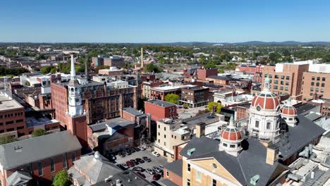 antena sobre el palacio de justicia del condado de york en york pennsylvania
