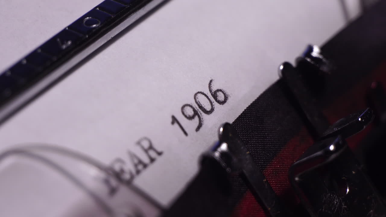 1906 년, 빈  종이에 빈 타자기에서 타이핑, 클로즈업