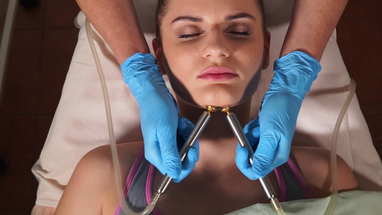 tratamiento facial en un spa