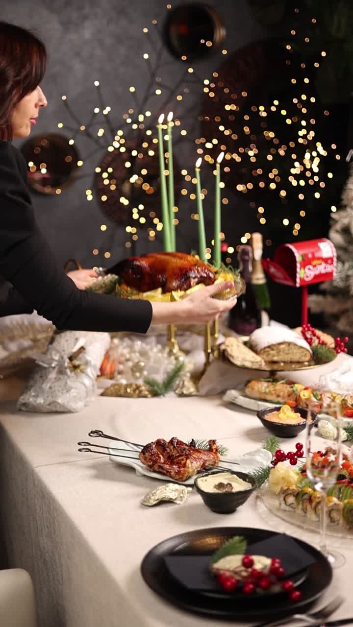 decoración de la mesa para la cena navideña