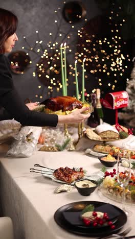 decoración de la mesa para la cena navideña