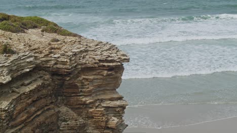 Detailaufnahme-Einer-Klippe-In-Playa-De-Las-Catedrales,-Galizia,-Spanien