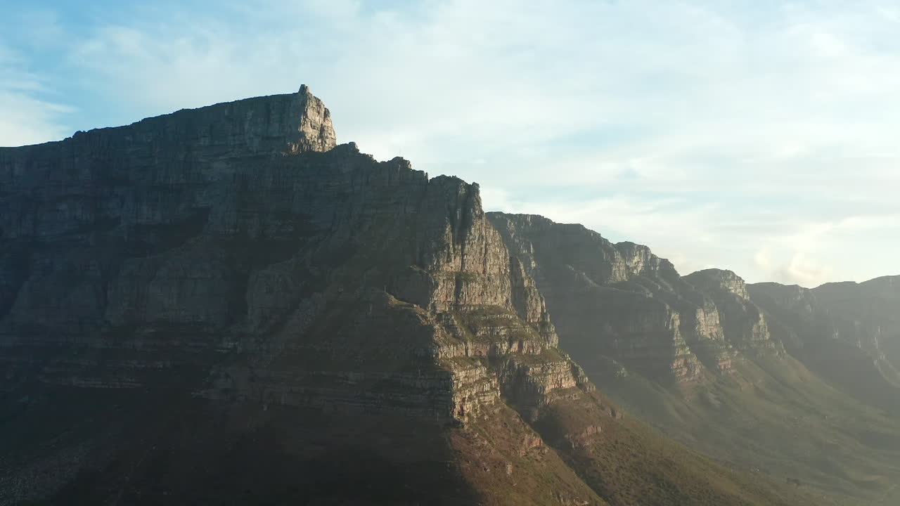 Aerea: Tramonto a Hout Bay sul mare.