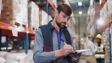 comprobación del inventario del almacén