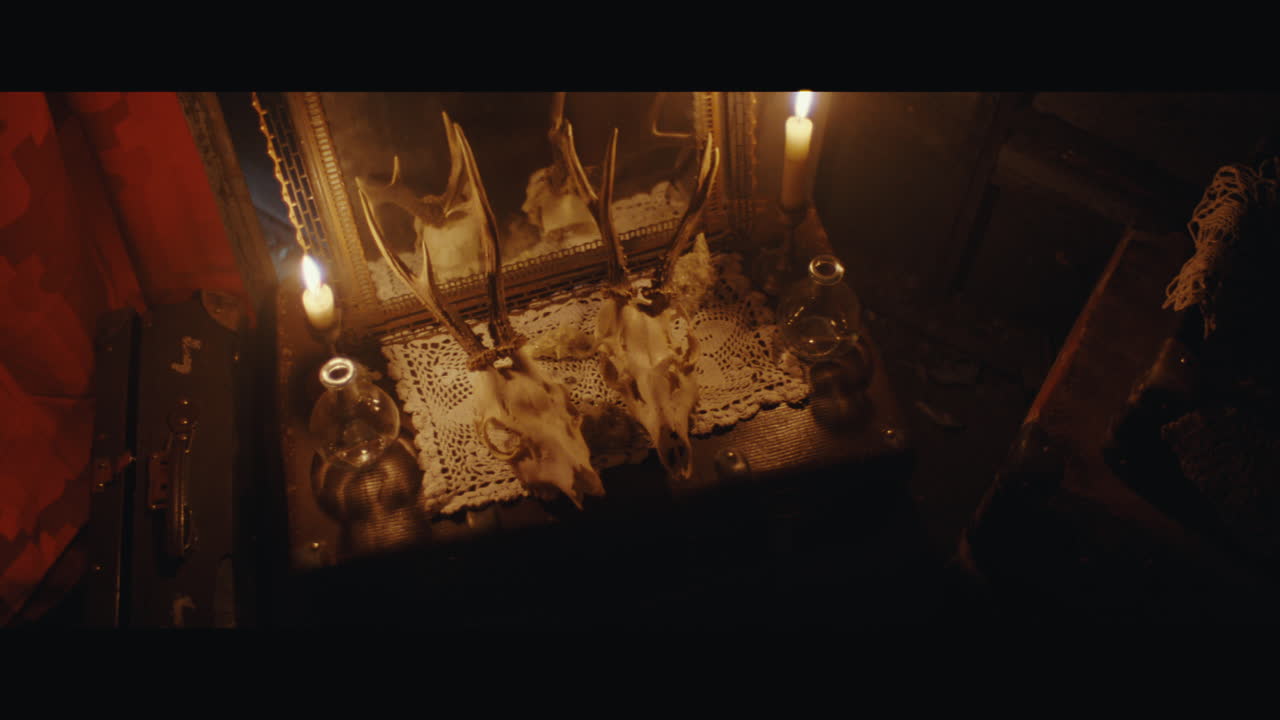 The mirror inside the circus cart