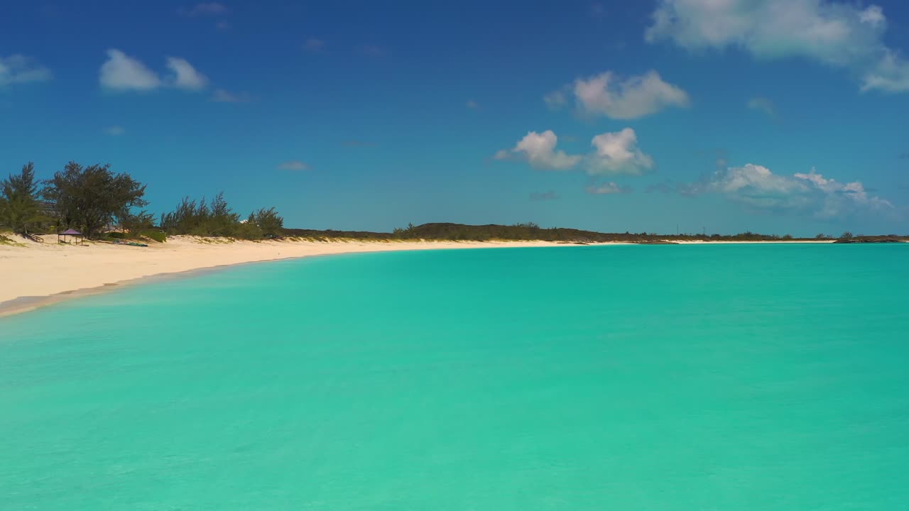 Drone sulla spiaggia del Tropico del Cancro, Exuma, Bahamas