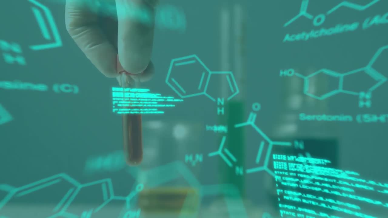 animación de fórmulas químicas y datos a mano del trabajador de laboratorio con la muestra