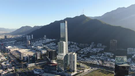 Skycraper-Koi-in-Monterrey,-Mexico