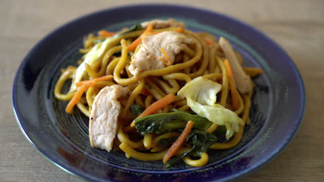 stir-fried-yakisoba-noodles-with-chicken