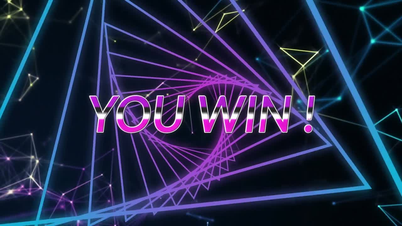 보라색은 검은색 배경에서 원활한 움직임으로 회전하는 보라색 삼각형에 대한 텍스트를 얻습니다.