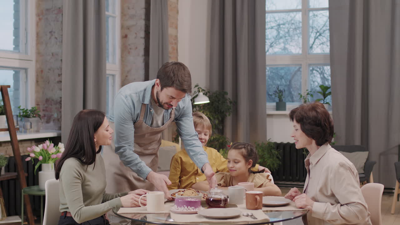 가족 저녁 식사 모임