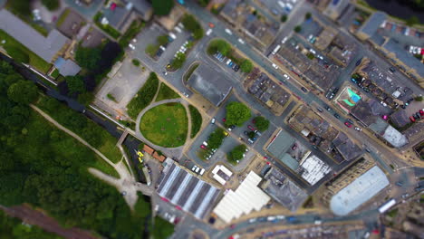 Luftaufnahme-Der-Stadt-Im-Norden-Großbritanniens-Im-Zeitraffer-Mit-Tilt-Shift