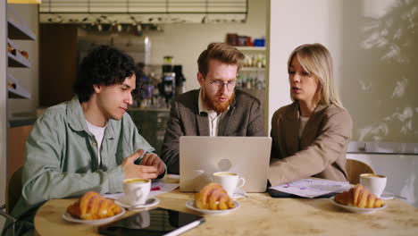 reunión de negocios en un café