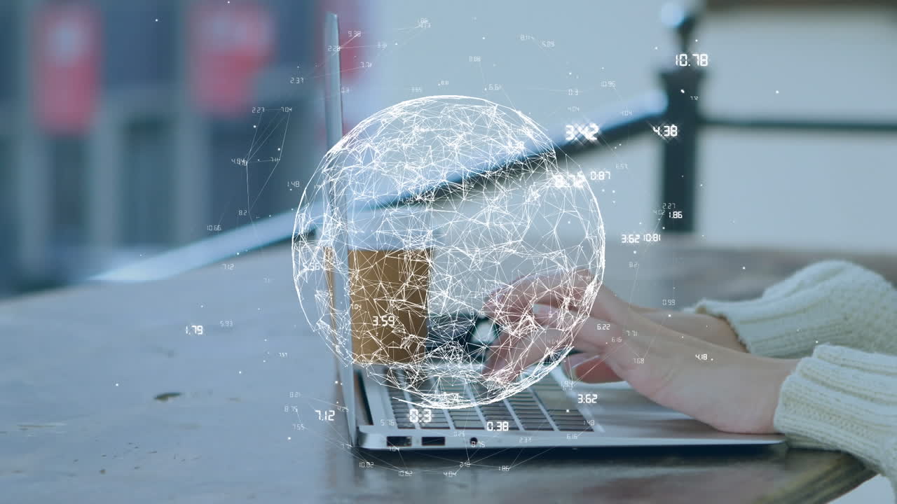 animación del globo de la red de conexiones sobre la sección media de la mujer usando la computadora portátil en la oficina