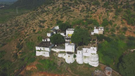 Aerial-drone-shot-of-an-Ancient-Indian-Fort-in-Gwalior-,-Madhya-Pradesh-,-India