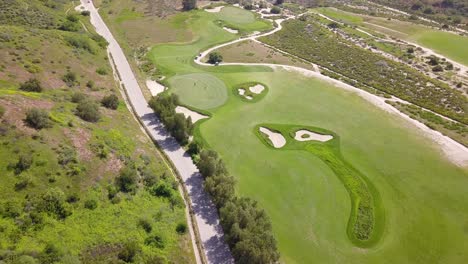 4K-Aerial-Panning-View-of-Breathtaking-Links-Golf-Course-with-dunes-and-bunkers-on-southern-California-on-a-warm-sunny-summer-day