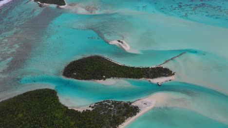 cook island - aitutaki flying sideways over one foot island