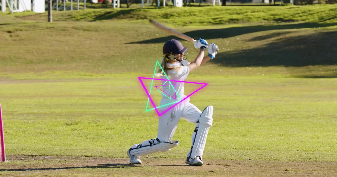 Giocatore di cricket (lanciatore) che corre e lancia, battitore che colpisce con traiettoria di volo completando la corsa mentre un giocatore di campo afferra.