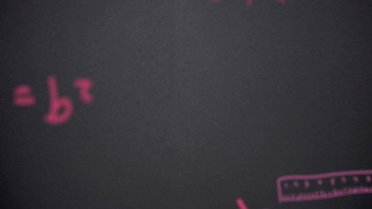 검은색 배경에 수학 방정식에 대한 학교 가방