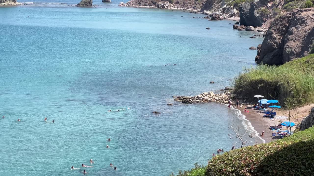 Maestosità cinematografica al suo meglio: Godersi la bellezza naturale incontaminata della costa di Pafo