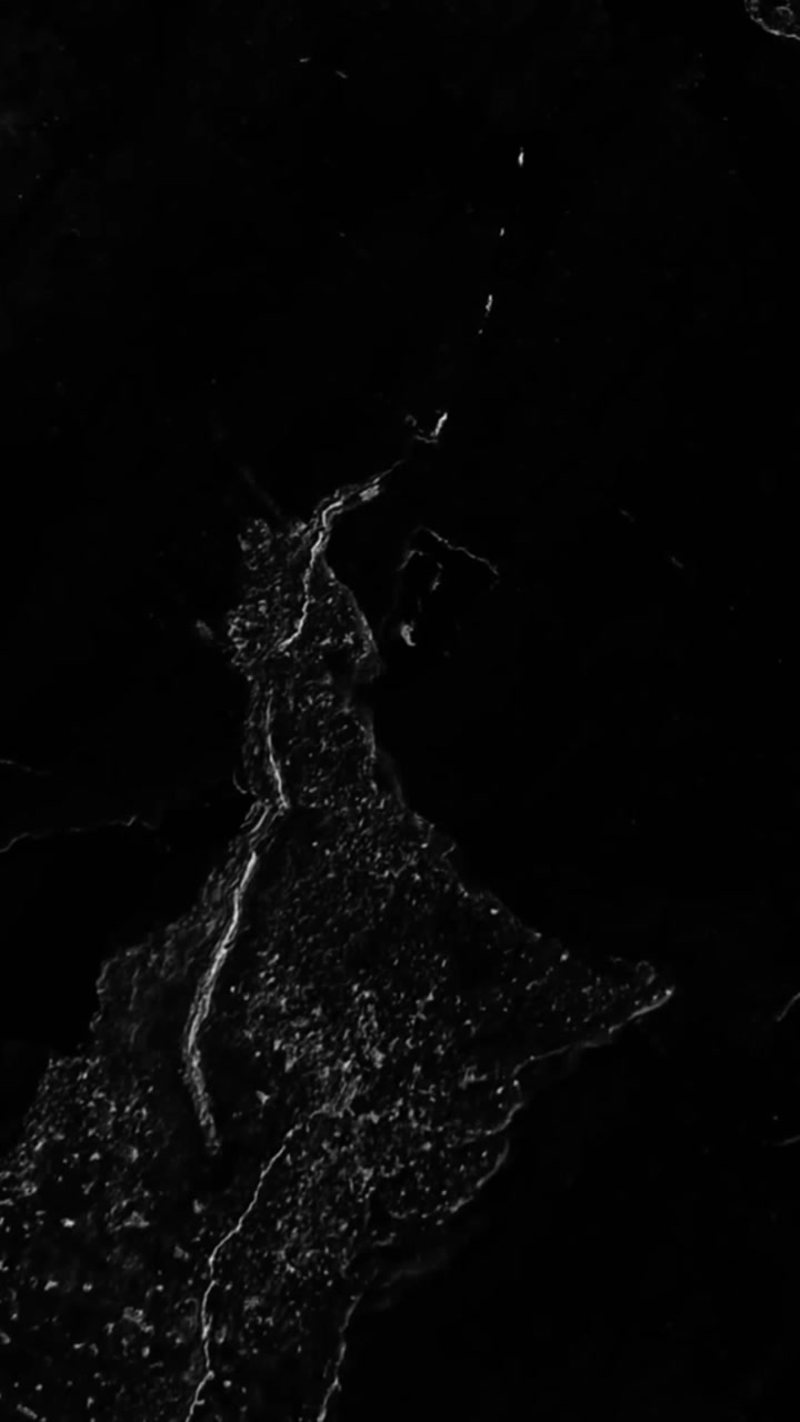 Animazione di effetto texture grunge a motivo continuo su sfondo nero con spazio per il testo.