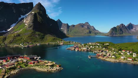 Reine-Lofoten-Es-Un-Archipiélago-En-El-Condado-De-Nordland,-Noruega.