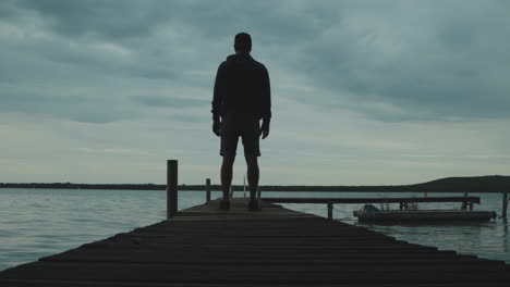timlapse of a man standing on al little per at a müggelsee lake