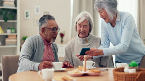 Personas-Mayores,-Teléfono-Y-Amigos-Hablando