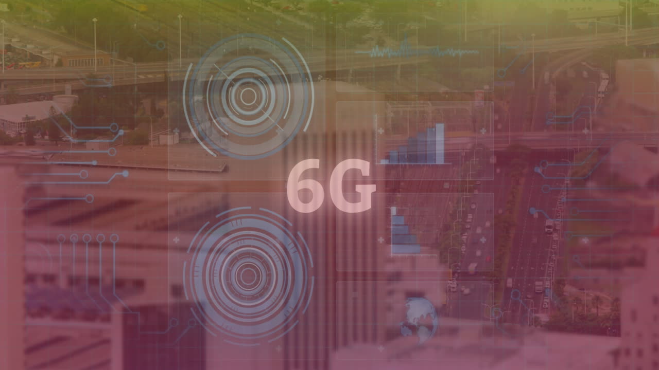 animación de texto de 6g, procesamiento de datos y escaneo de ámbitos en pantallas sobre el paisaje urbano