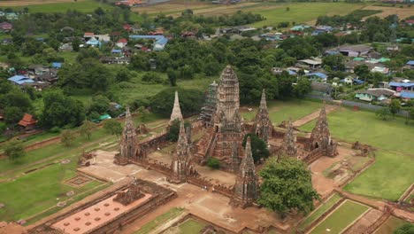 templo tiro con drones ayutthaya tailandia budista wat chaiwatthanaram aéreo cinemático viajes películas