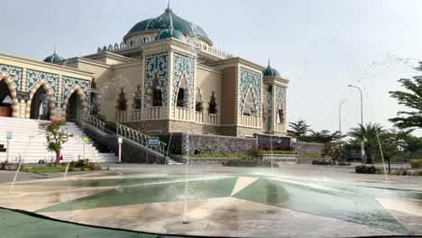 magnificent and beautiful mosque with a fountain in the courtyard