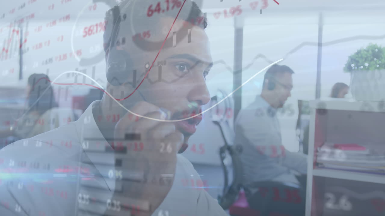 animación de la interfaz que muestra datos y estadísticas con colegas de negocios que trabajan en el centro de llamadas