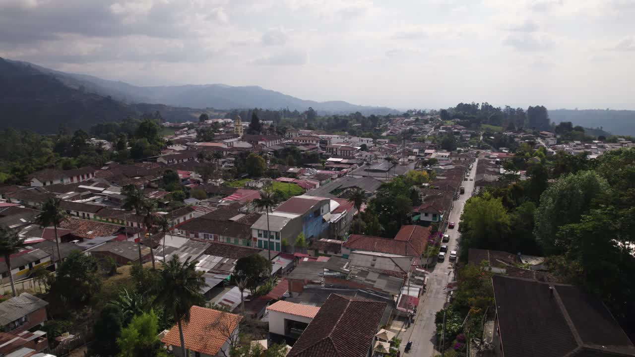 Salento, Colombia: Panorama aereo di una pittoresca città andina