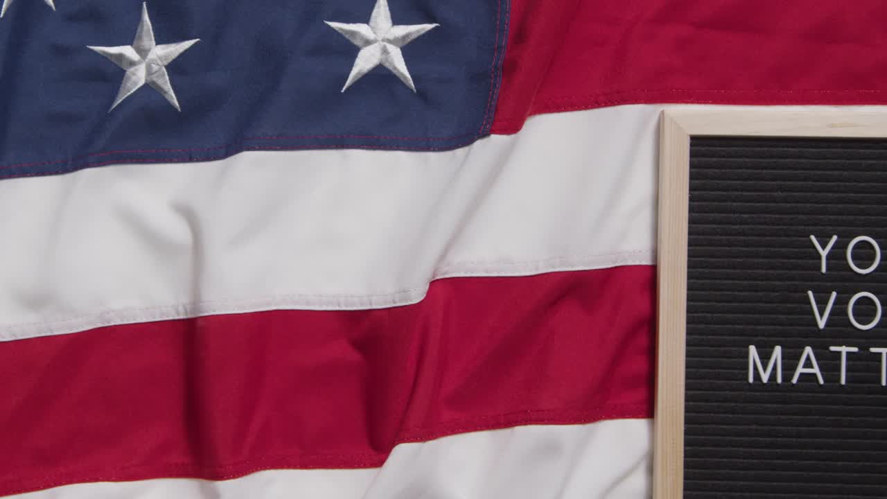 서명 읽기 당신의 투표 문제는 미국 별과 줄무 ⁇   ⁇ 발에 누워 미국 선거 2024