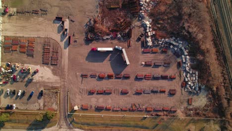 Top-down-shot-of-metal-steel-bar-yard-in-South-Detroit,-Michigan,-USA