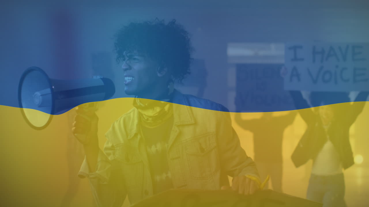 Animazione della bandiera dell'Ucraina su un manifestante maschio afroamericano