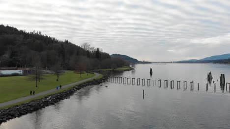 Varias-Tomas-De-Drones-Alrededor-Del-Parque-Marino-Barnet-En-Burnaby,-Columbia-Británica,-Canadá