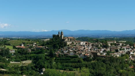 Stadt-Vignale-Monferrato-Und-Hochgelegene-Kirche-In-Der-Region-Piemont-Im-Norden-Italiens