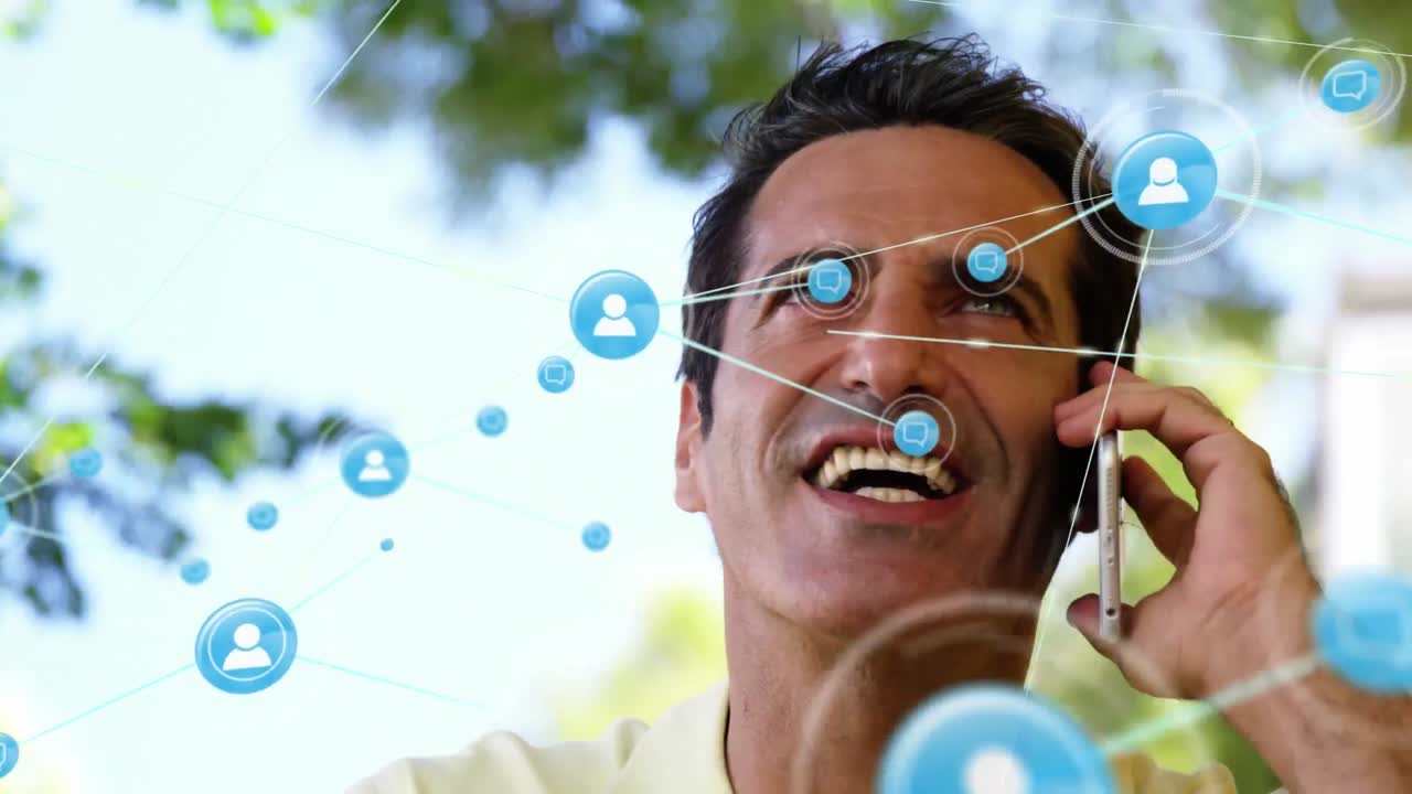animación de un hombre caucásico hablando en un teléfono inteligente a través de una red de conexiones con iconos.