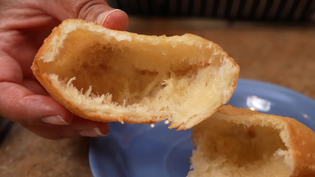 나 마살라 시리즈 와 함께 고 신선 한 바투라 인도 프라이브레드 - 풀백 공개