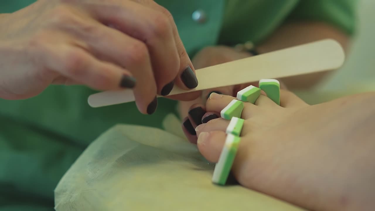 archivos y pulidos de pedicura de vista cercana