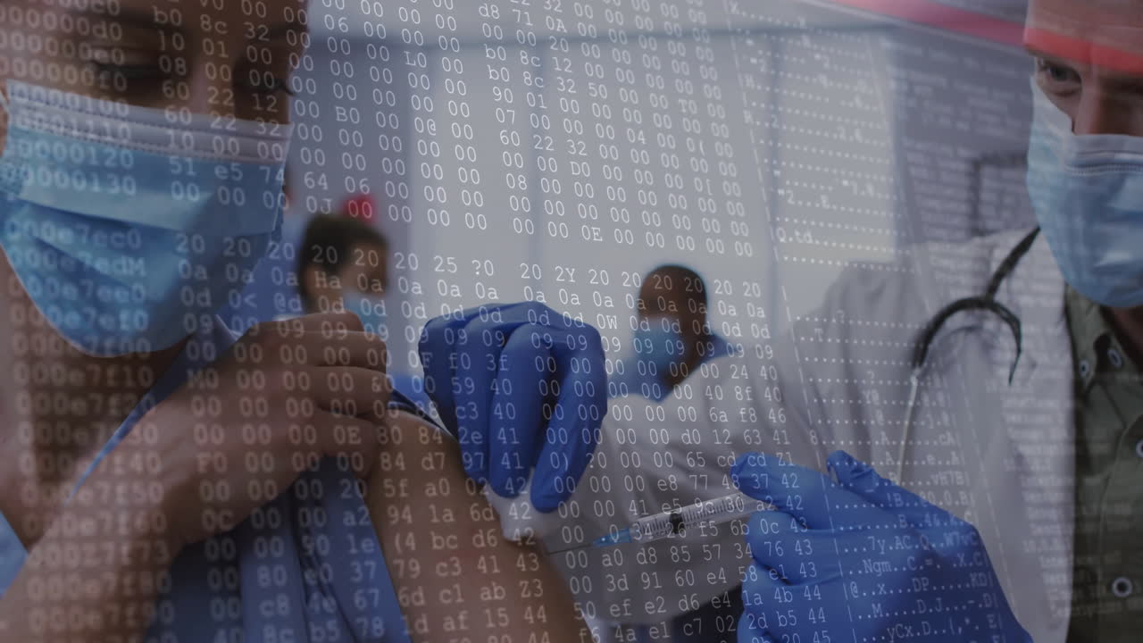 Animazione di elaborazione dati su un medico caucasico che vaccina un paziente