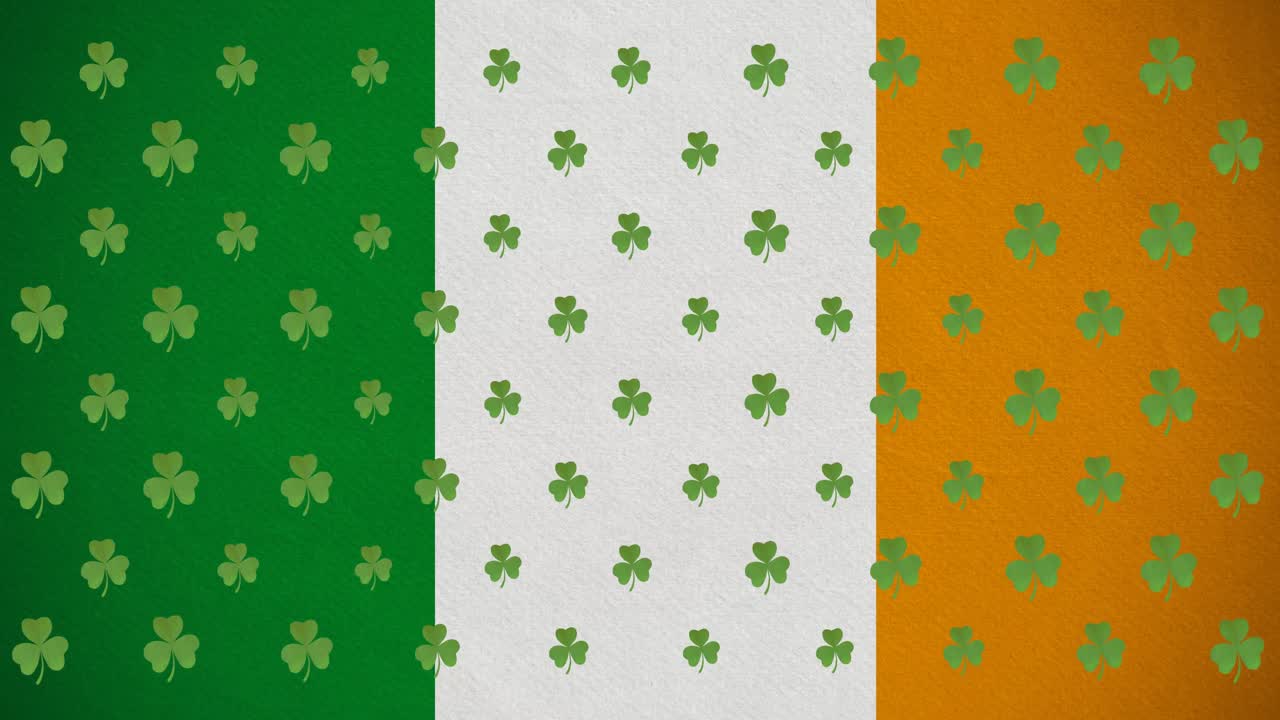 Animazione digitale di molteplici foglie di trifoglio che si muovono contro la bandiera irlandese.