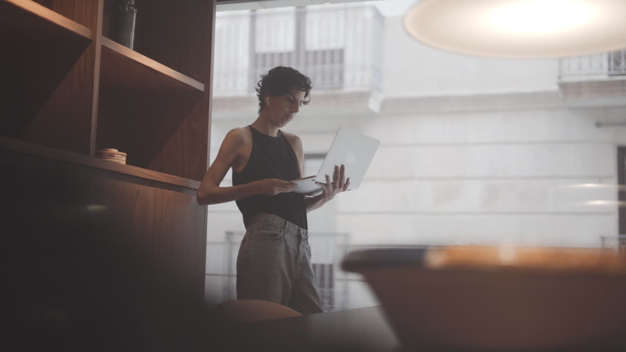 ajetreado estilo de vida de una empresaria española que opera sola