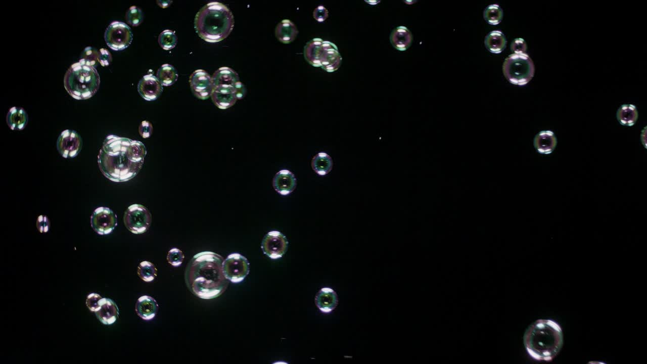 burbujas de sopa aisladas sobre un fondo negro